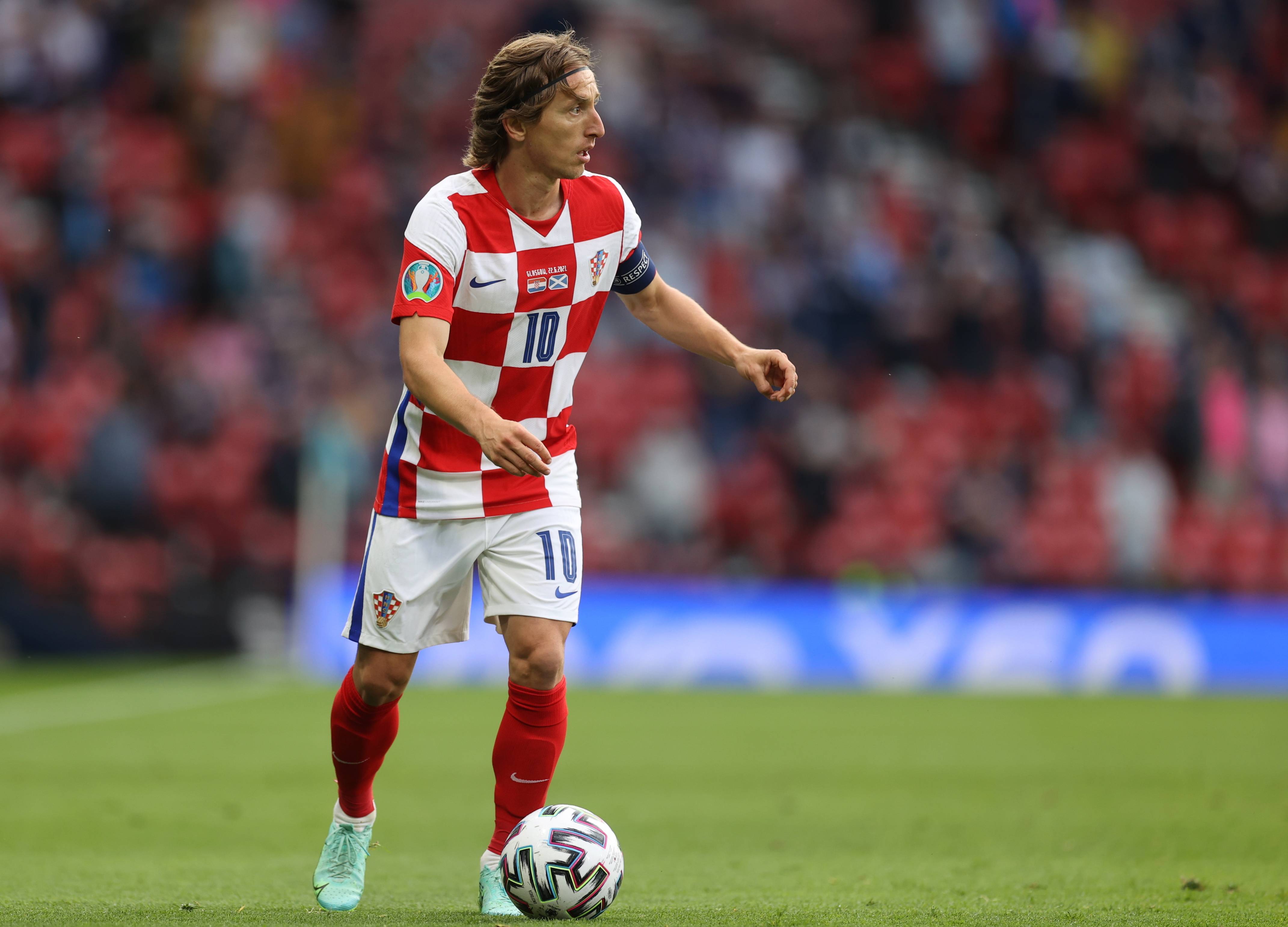 哈登今日凌晨砍下55分，50分+场次追平科比并列历史第三